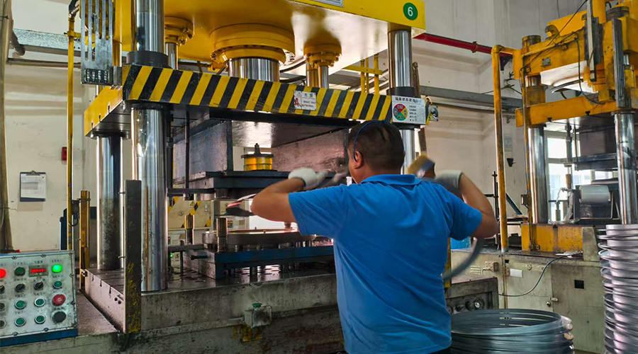 金環(huán)電器的滾筒干衣機如何適應(yīng)游艇、輪船等特殊海洋環(huán)境，確保高安全性和穩(wěn)定性？