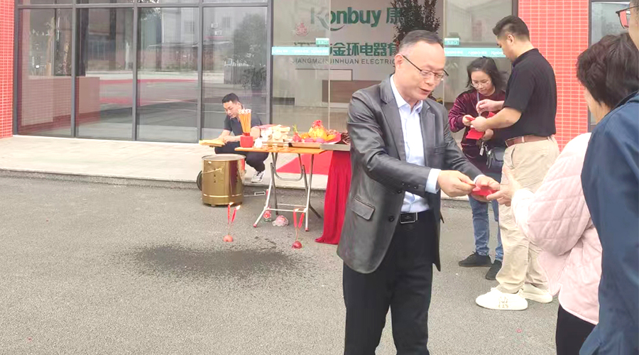 開工好兆頭！金環(huán)電器為全體員工發(fā)放紅包福利！