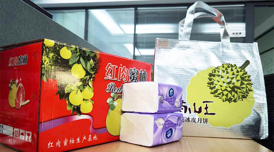 迎中秋 送關(guān)懷！金環(huán)電器給員工們派發(fā)中秋禮包