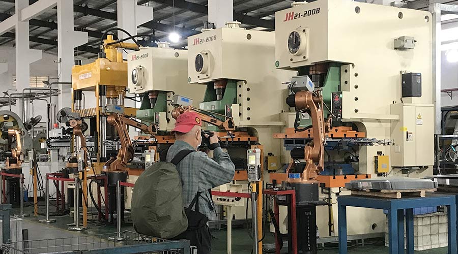 江門市攝影協(xié)會(huì)蒞臨金環(huán)電器拍攝交流  用鏡頭見證實(shí)力！