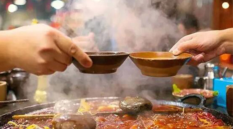 冬天火鍋團(tuán)建引來(lái)一身火鍋味  衣物烘干機(jī)化解職場(chǎng)尷尬！